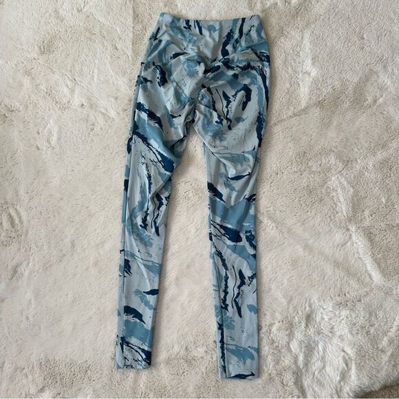 GYMSHARK Light Blue Marble Print ruched bum Power Leggings - Picture 2 of 7